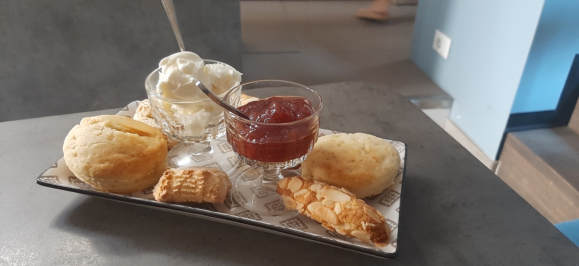 In piazzetta tea house & coffee