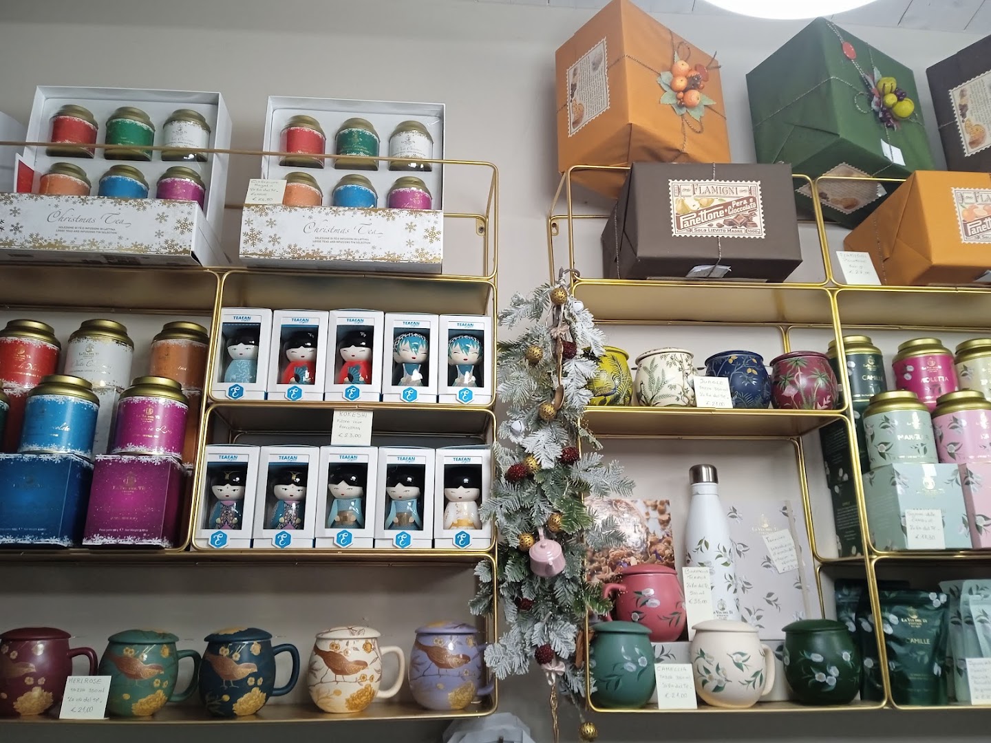 In piazzetta tea house & coffee
