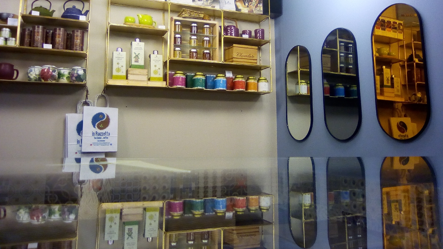 In piazzetta tea house & coffee