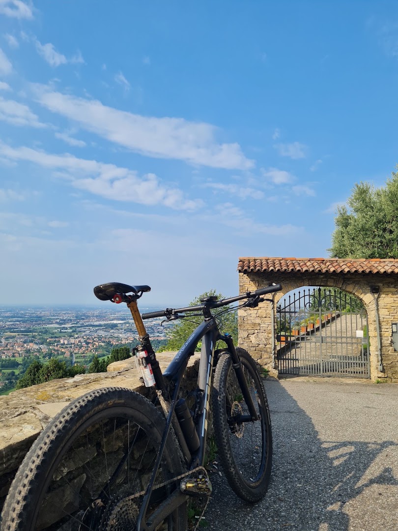 Infinito - Posto delle Lucciole, Bergamo