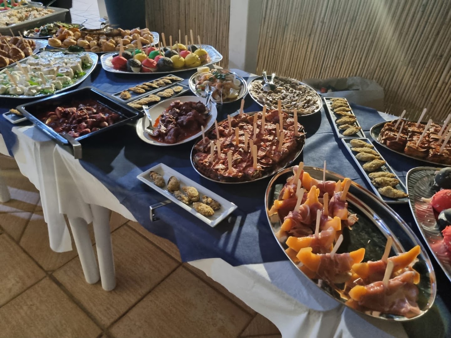 Inserraglio _ BAR - PIZZERIA - RISTORANTE - RICEVIMENTI - PISCINA - DISCO CLUB CLOE' - CAMERE