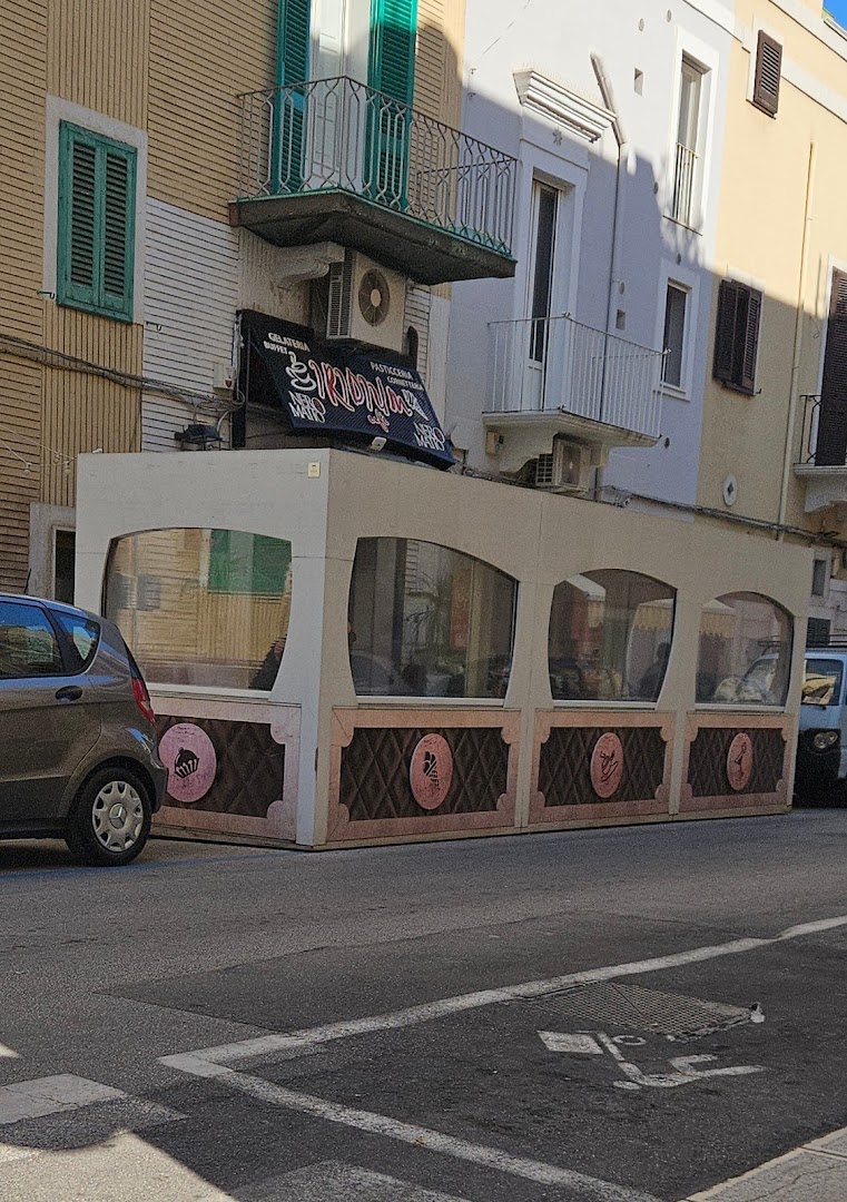 Iridium Café, Monopoli