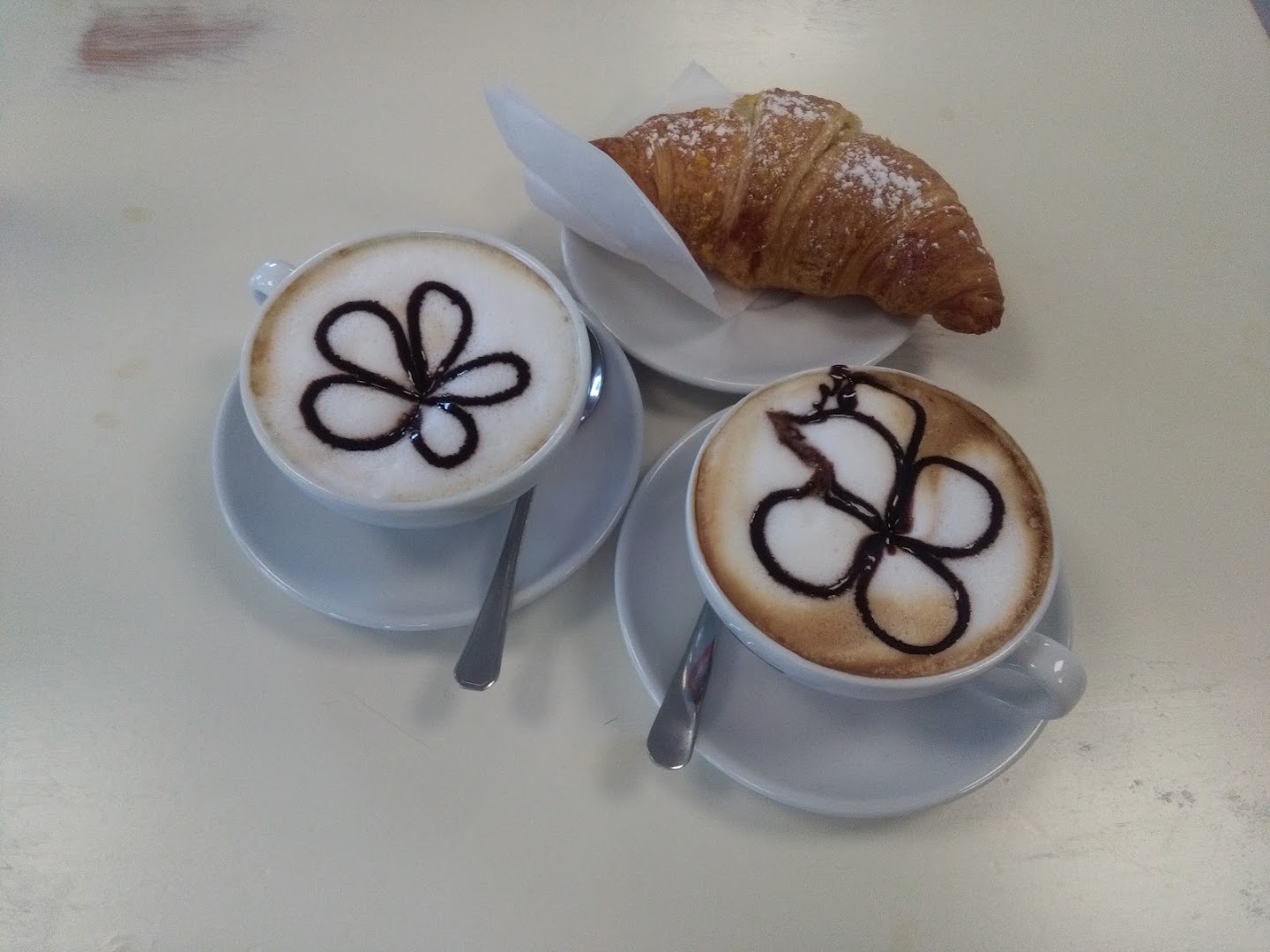 Iris bar, Spinea