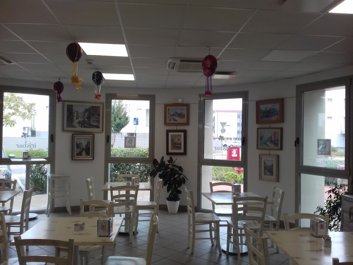 Iris bar