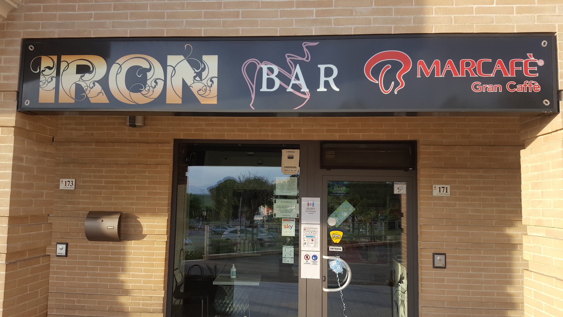 Iron Bar, Fermo