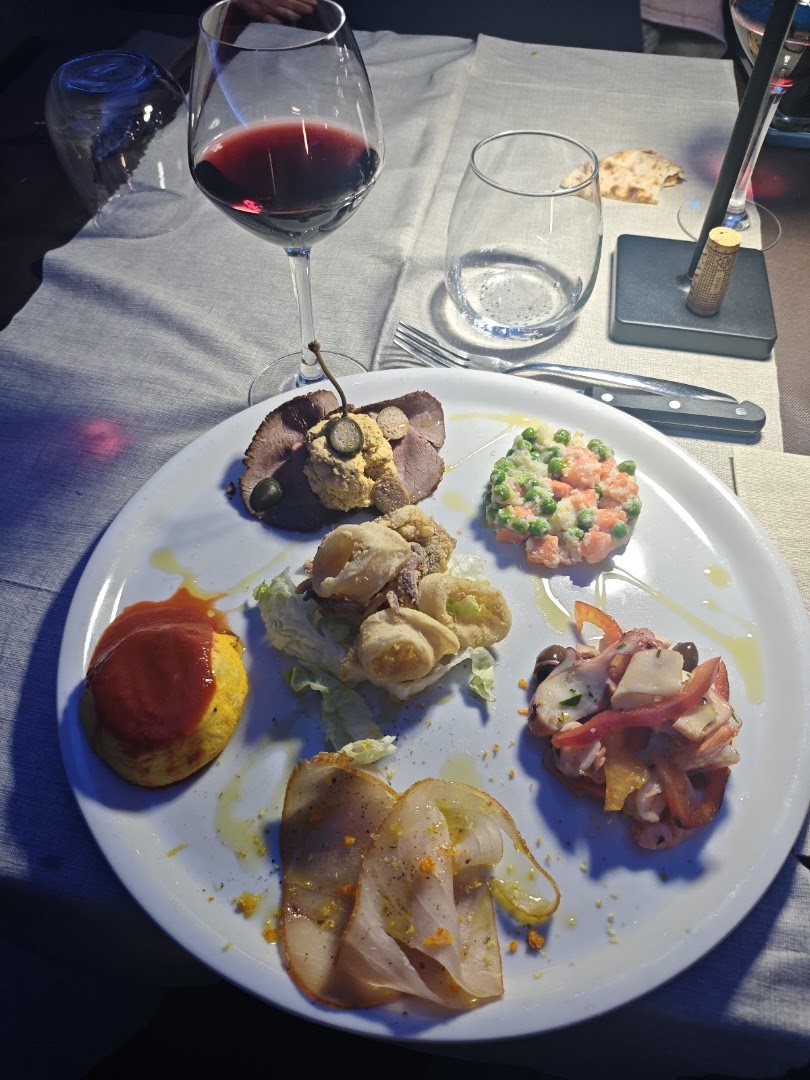 ISLAND Dinner Music Cafe'