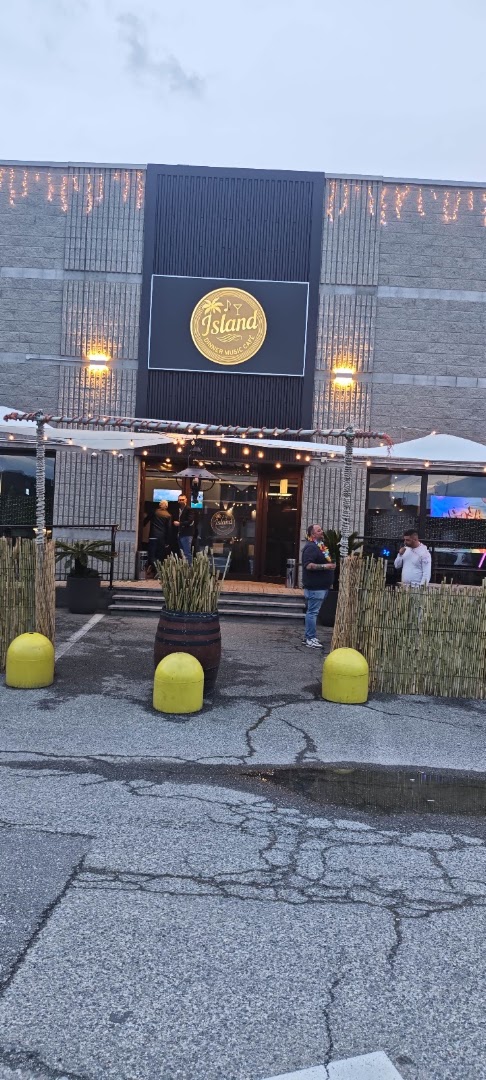 ISLAND Dinner Music Cafe'