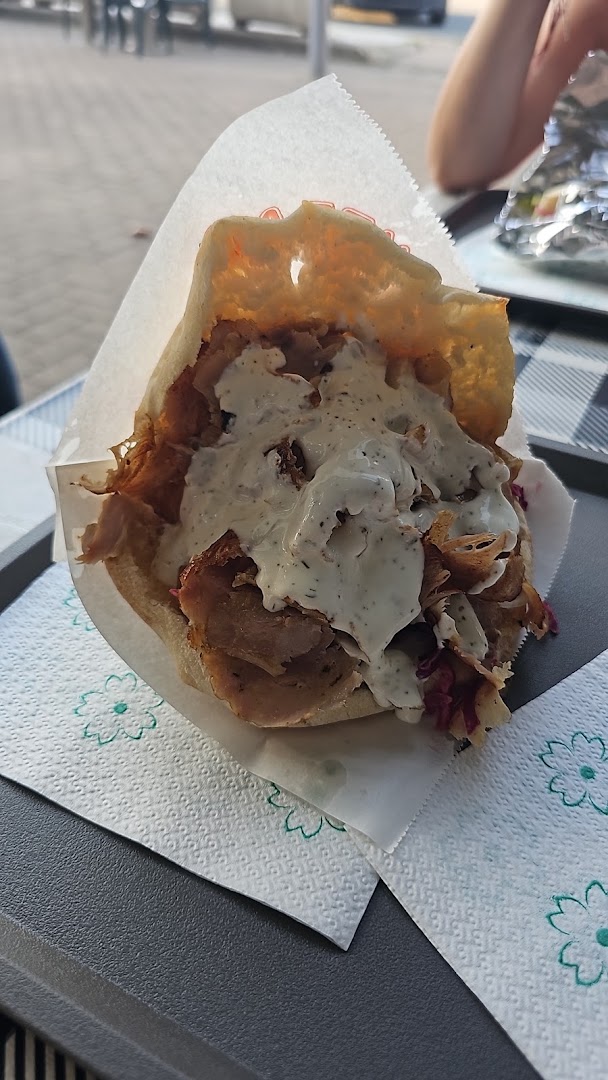 Istanbul hella pizzeria kebap
