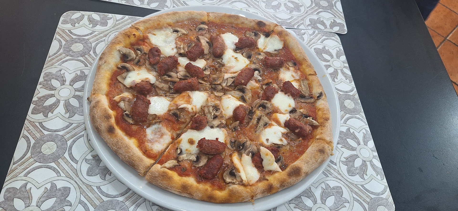 Istanbul &Oscar Pizza & Kebab