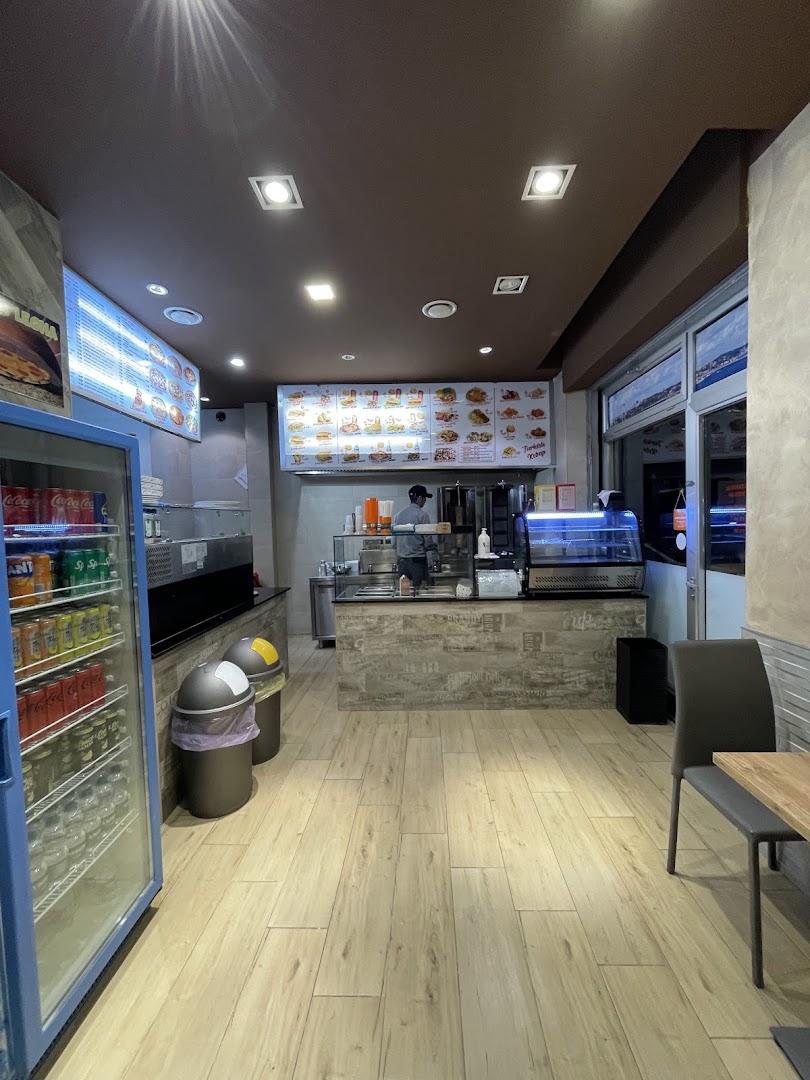 Istanbul Punto Kebap Pizza Hamburger