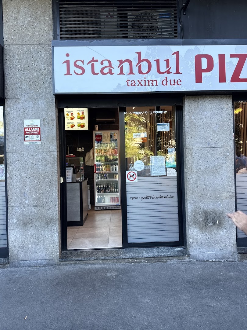 Istanbul Taxim Due kebap pizza, Milano