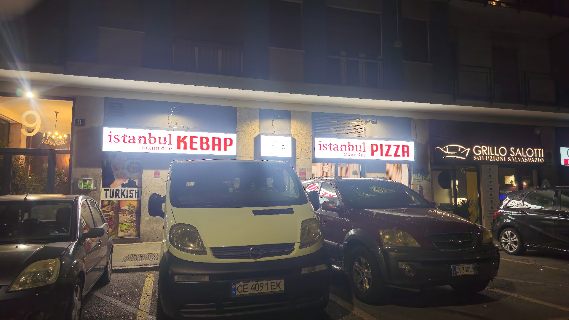 Istanbul Taxim Due kebap pizza
