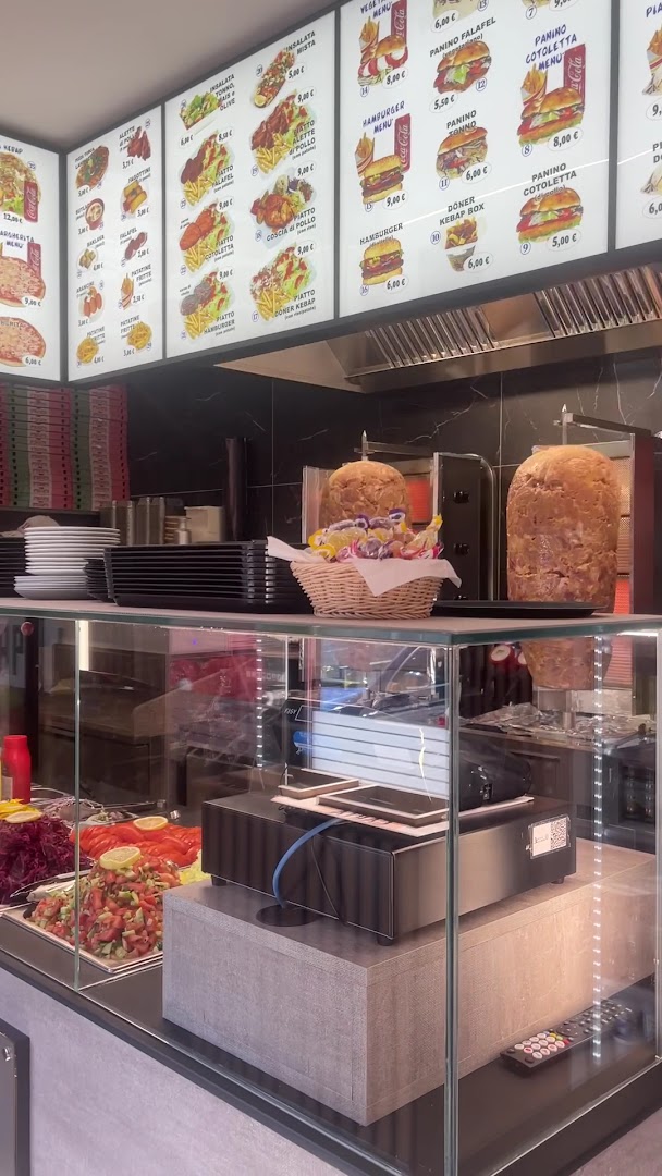 Istanbul Taxim Due kebap pizza