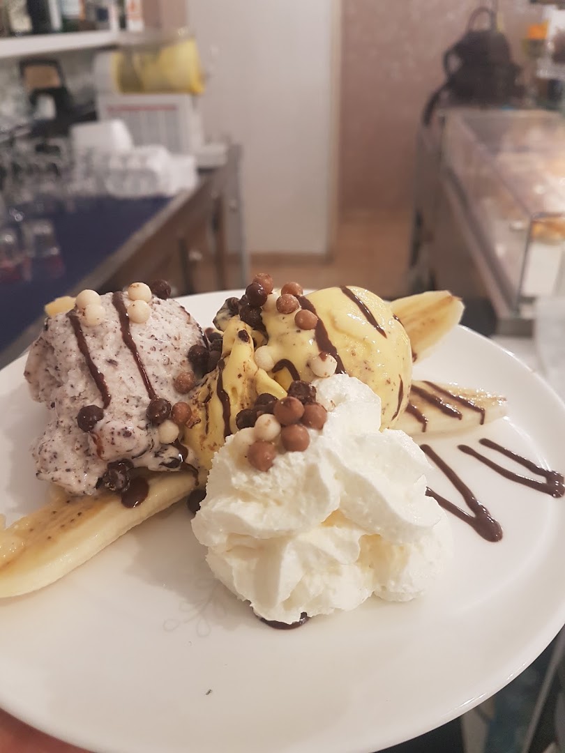 Jacky Lounge Bar & Caffeteria