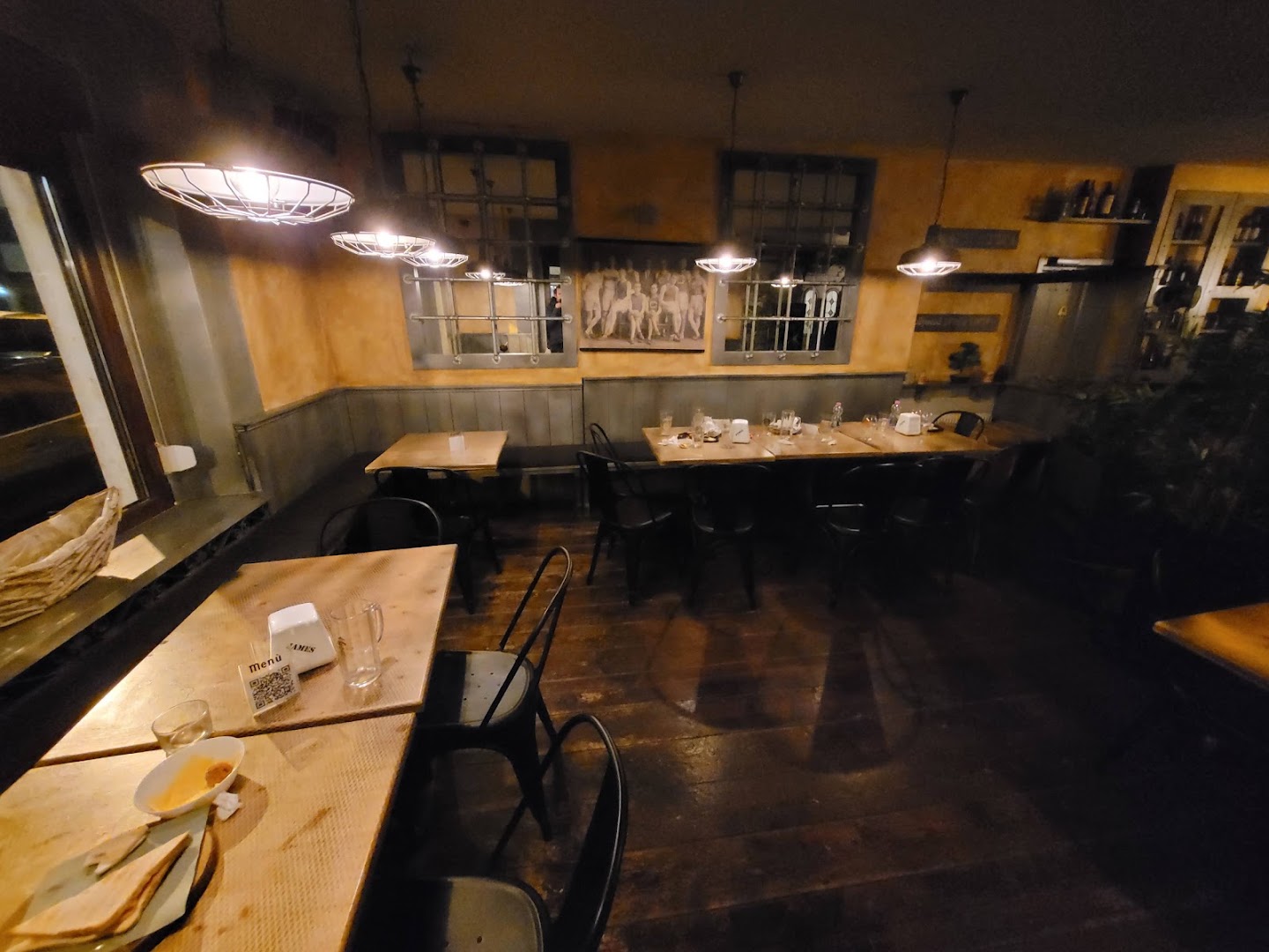 JAMES PUB
