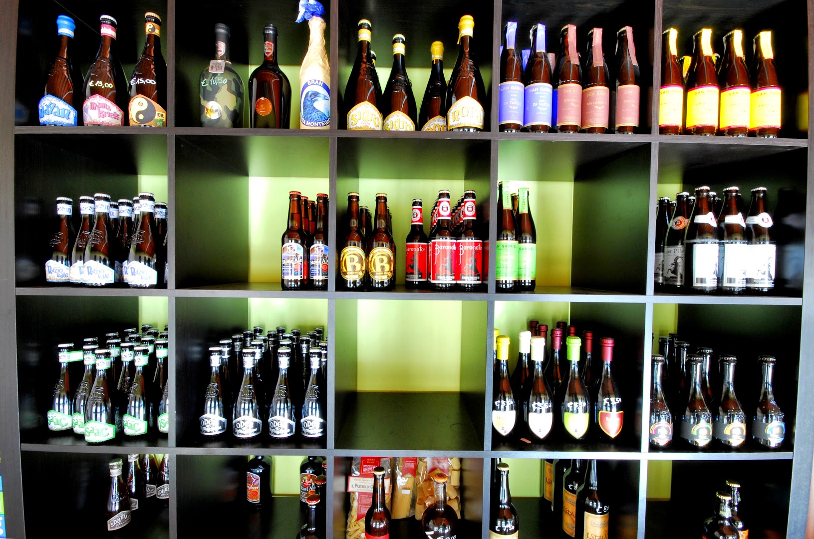 Jammin Vinyl Bar