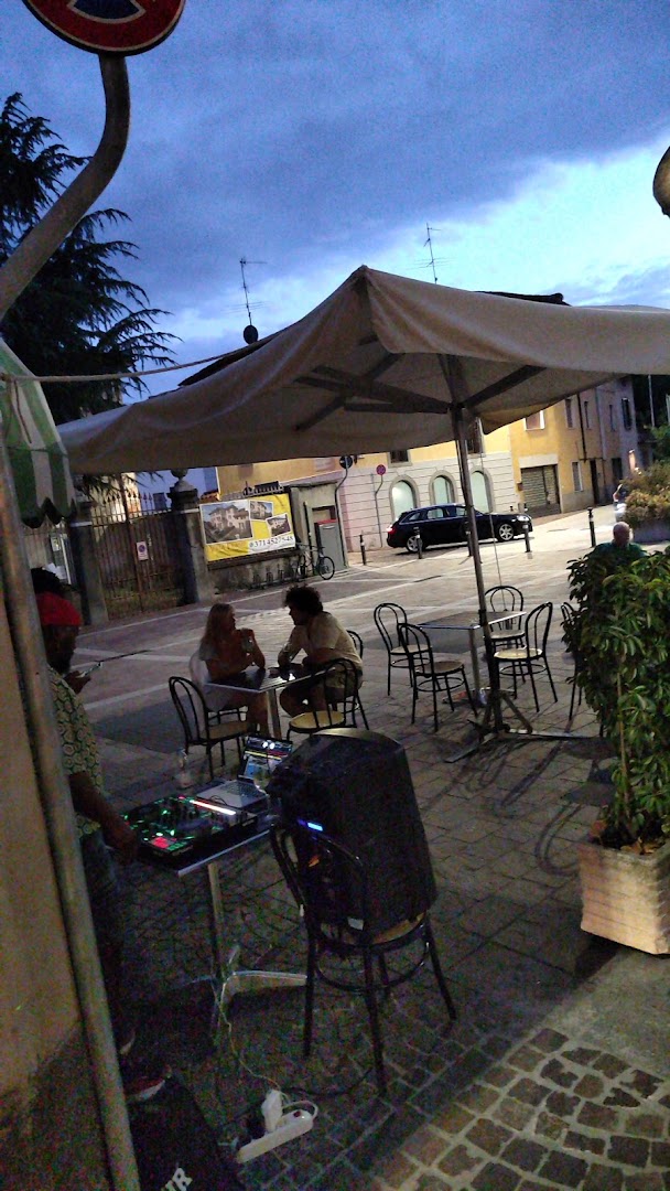 Jamy's mondo bar