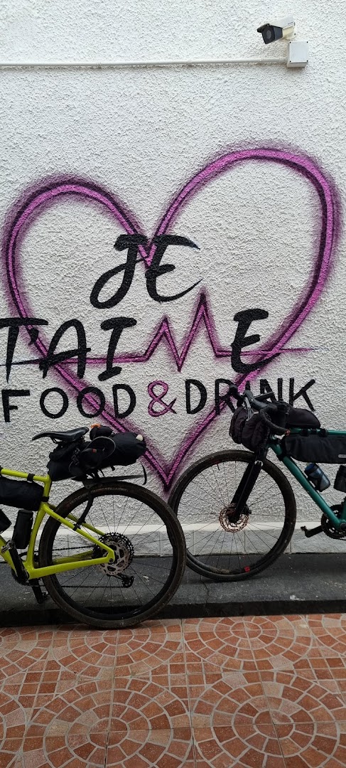 Je T'Aime - Food & Drink