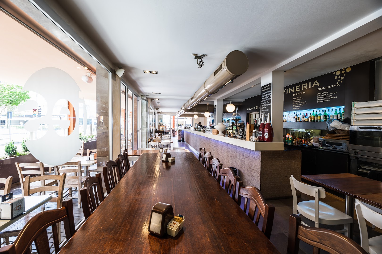 Jes Bar