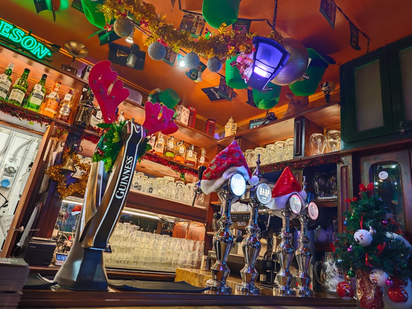 JJ CATHEDRAL IRISH PUB