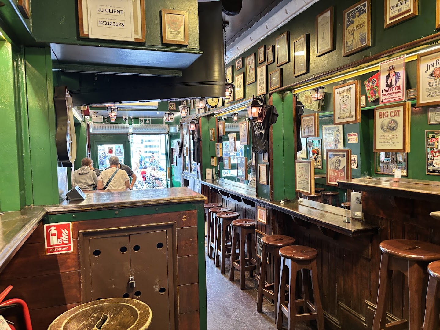 JJ CATHEDRAL IRISH PUB