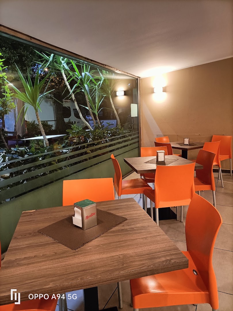 Johnnie Walker - Lounge Bar, Ristorante, Pizzeria