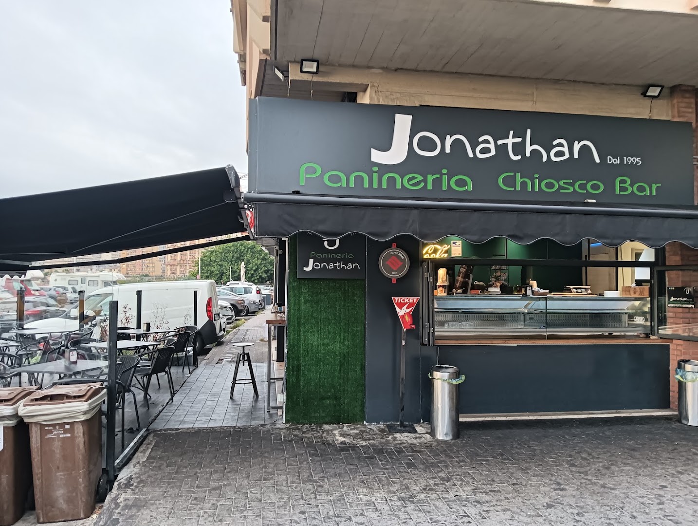Jonathan Panineria Chiosco Bar