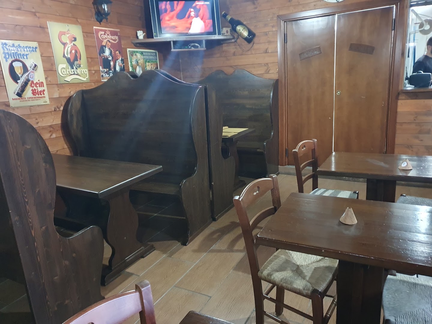 Jurassic Pub Revolution