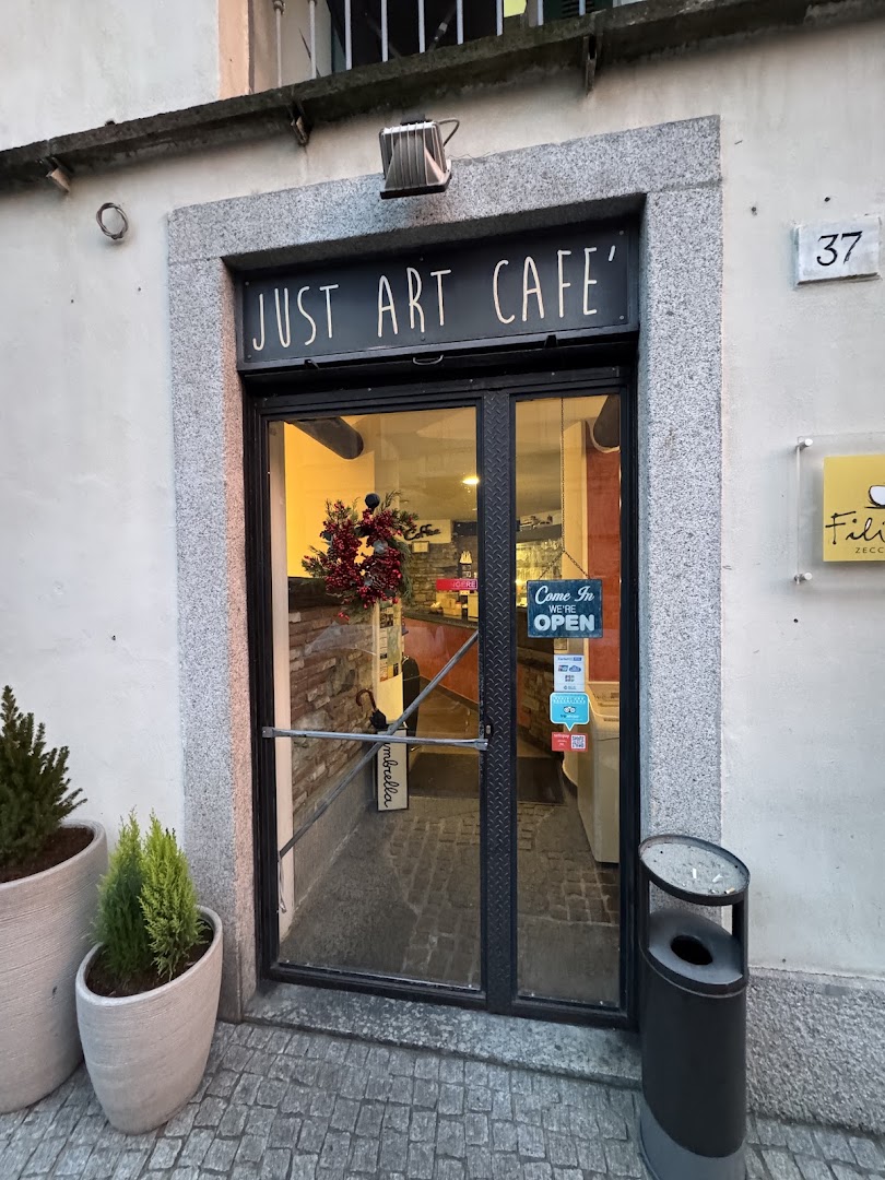Just Art Cafè, Como
