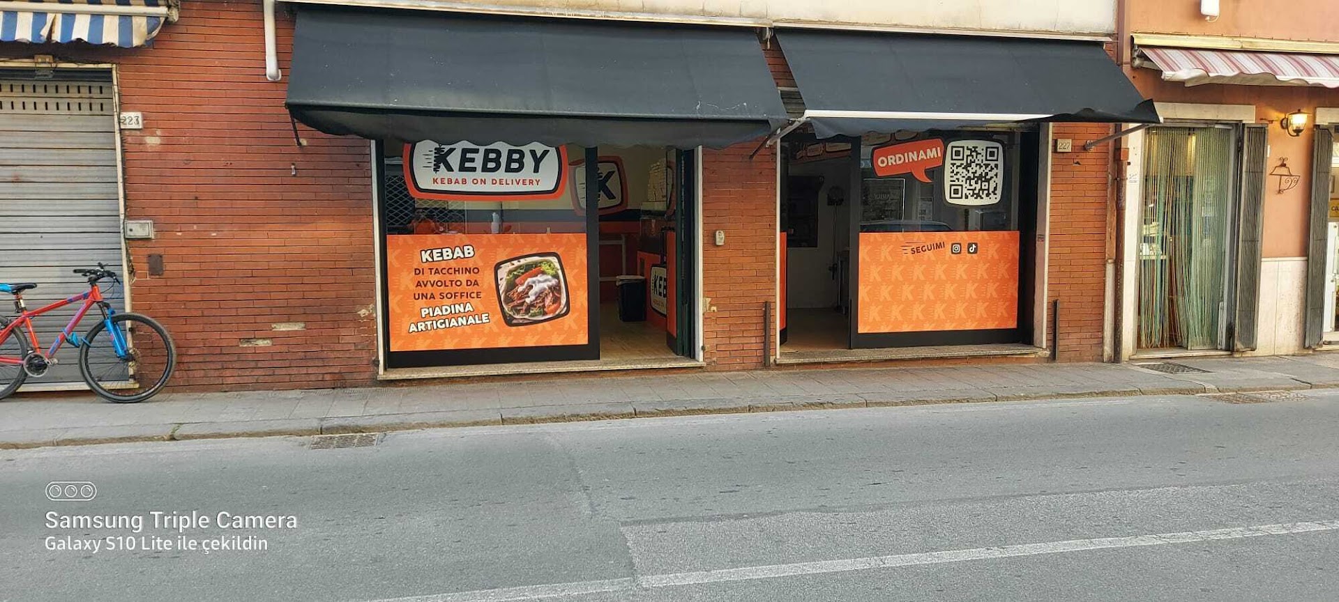 Kebby, Chiavari