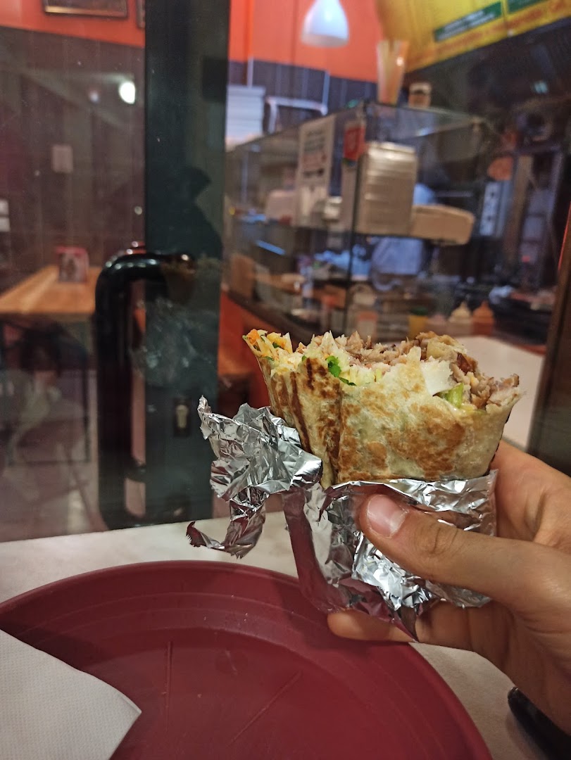 Khan pizza kebab