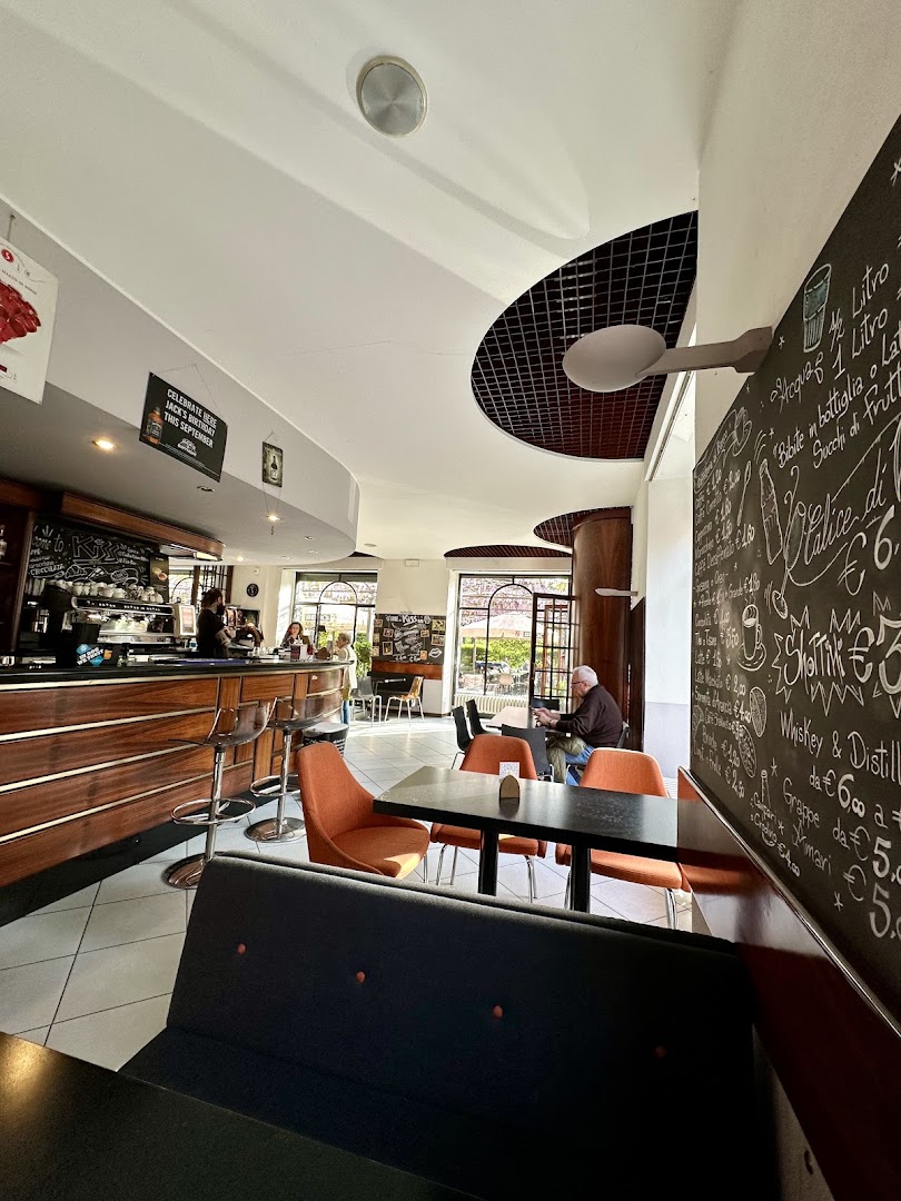 Kiss Bar