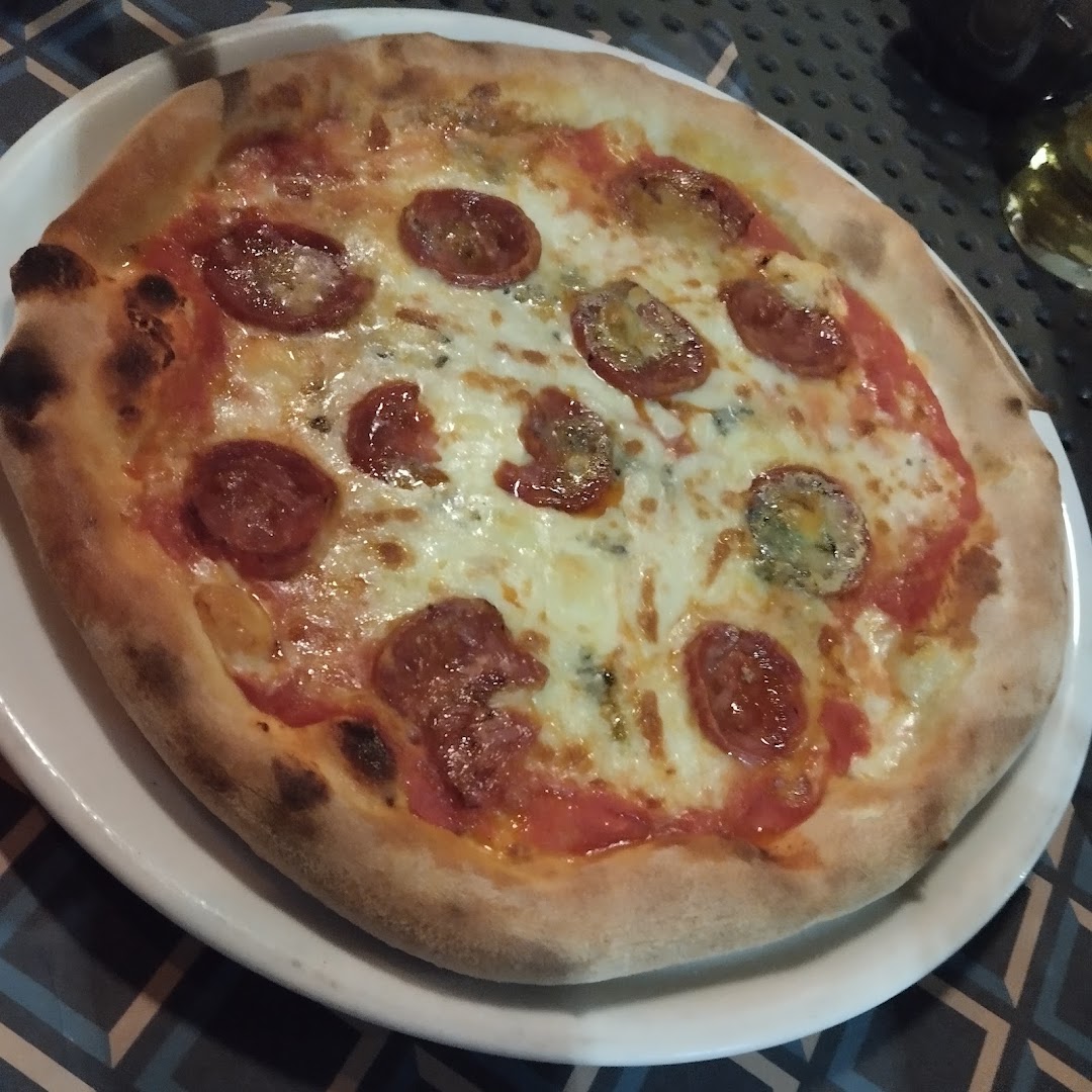 KISS UNDER THE MOON RESTAURANT PIZZERIA