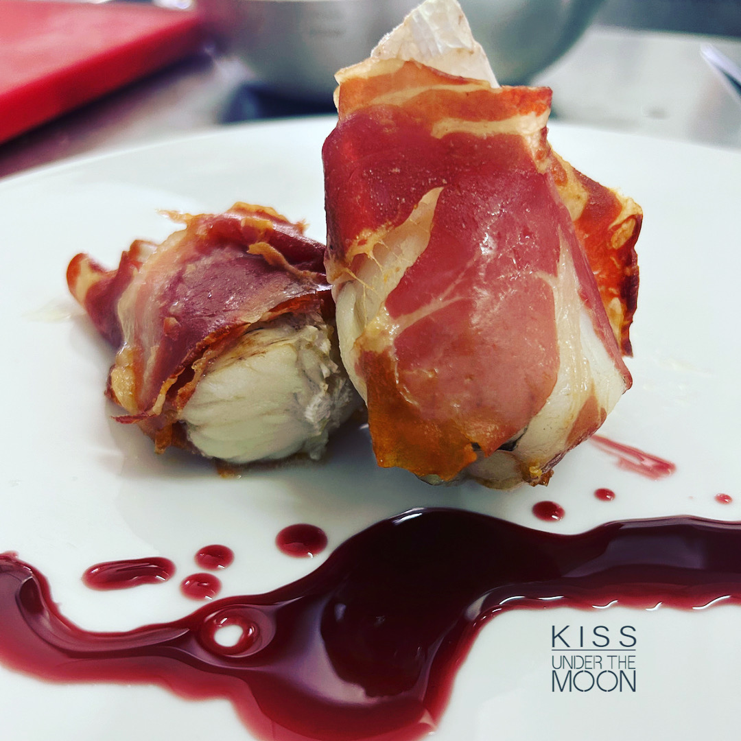 KISS UNDER THE MOON RESTAURANT PIZZERIA