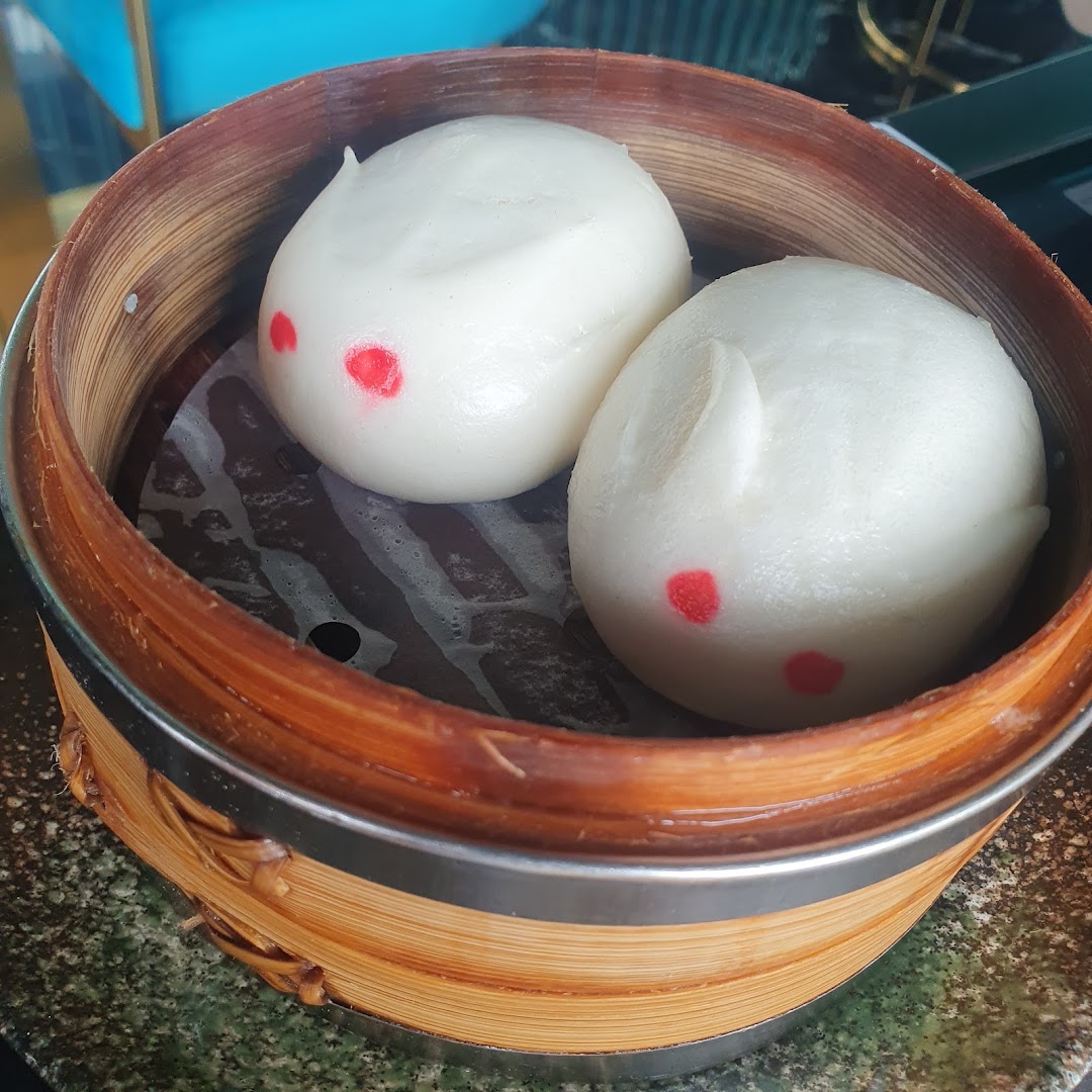 Kujira Sushi Restaurant, Cento