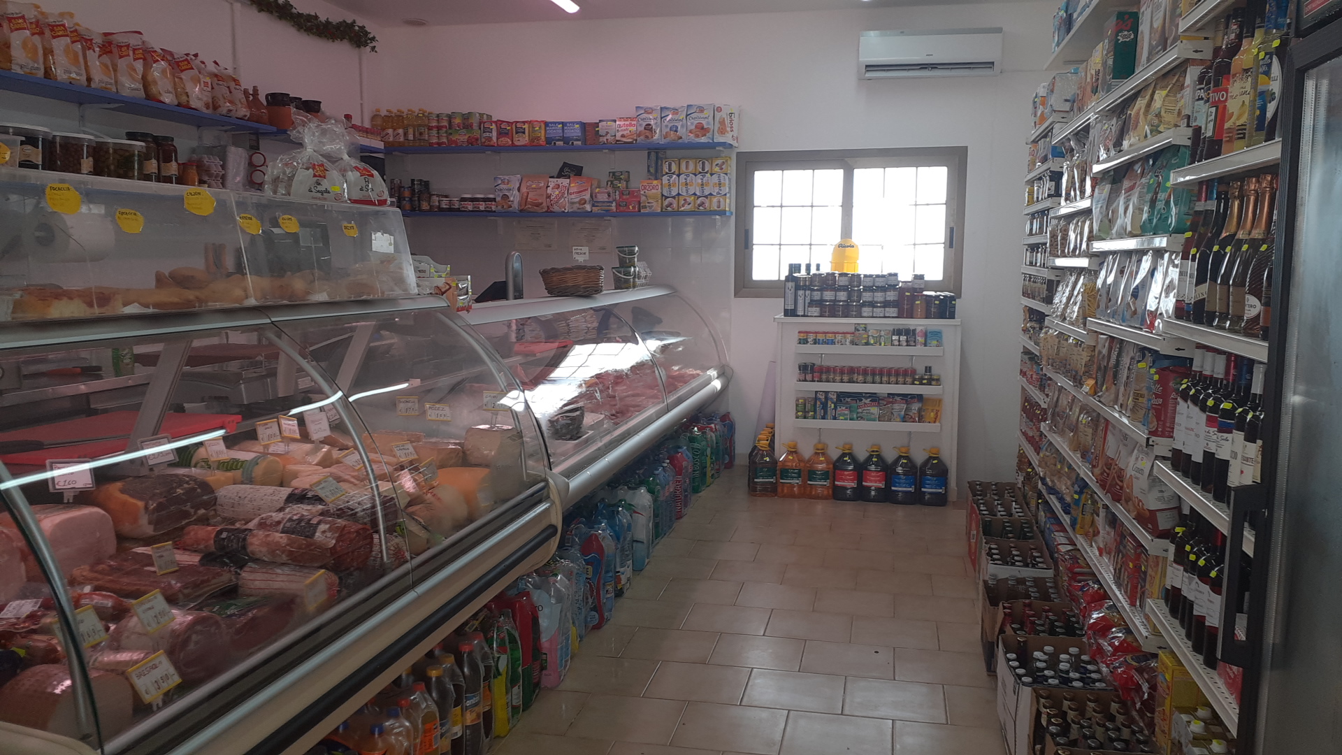 L' ANGOLO DELLA BONTÀ Macelleria Salumeria Alimentari Frutta e Verdura Rosticceria