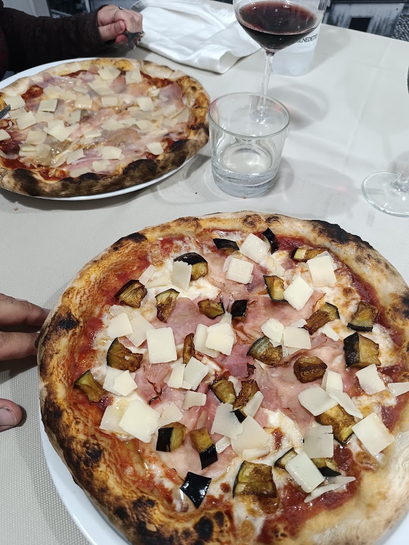La Cantina Pizzeria Trattoria