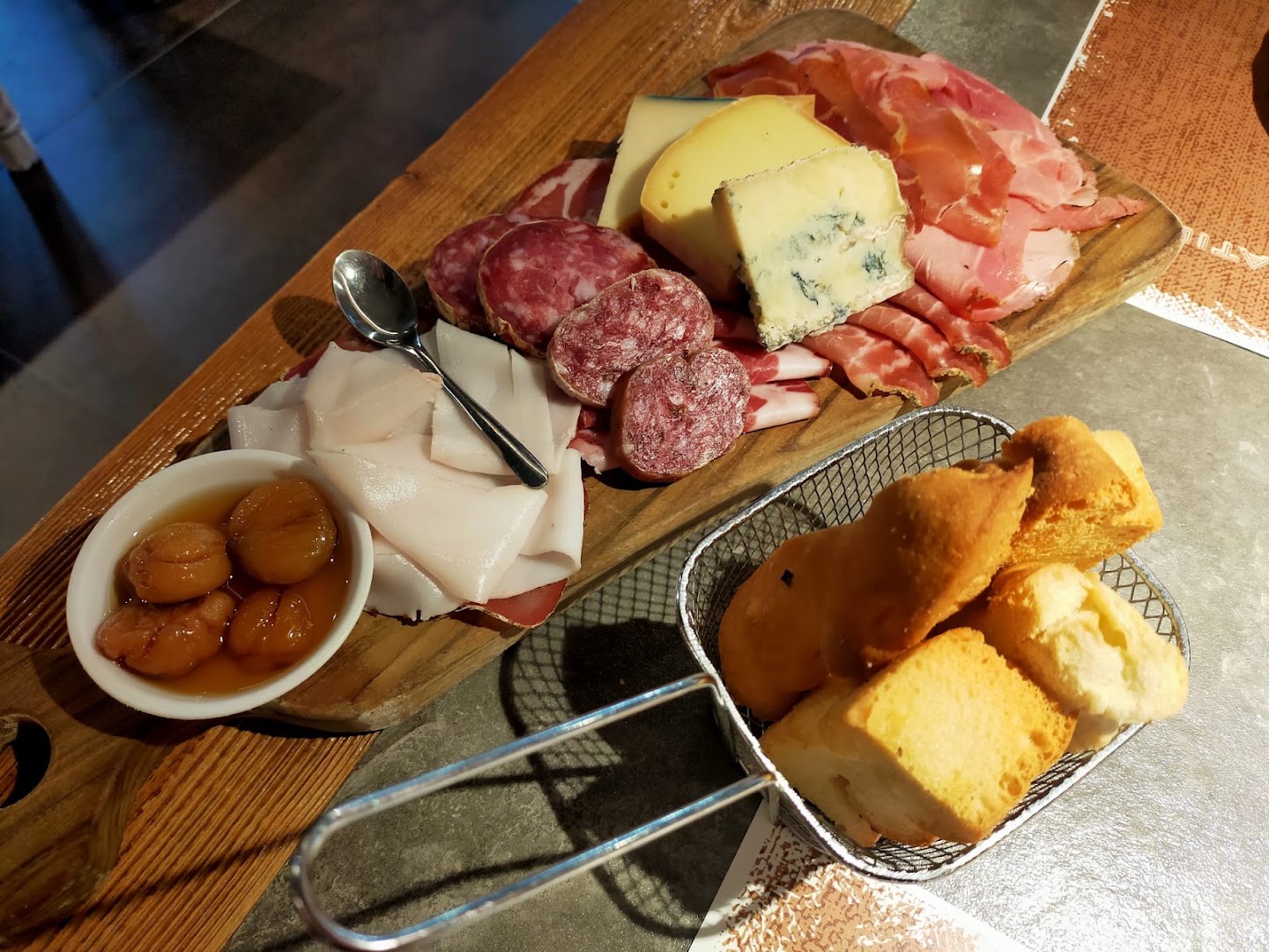 La Cave Des Amis