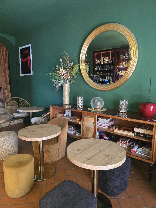 La Cerva Lounge