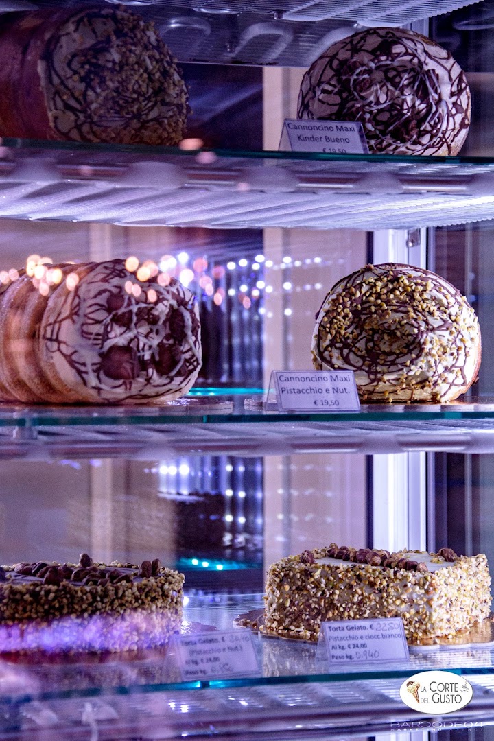 La Corte del Gusto (2° piano) gelateria/caffetteria