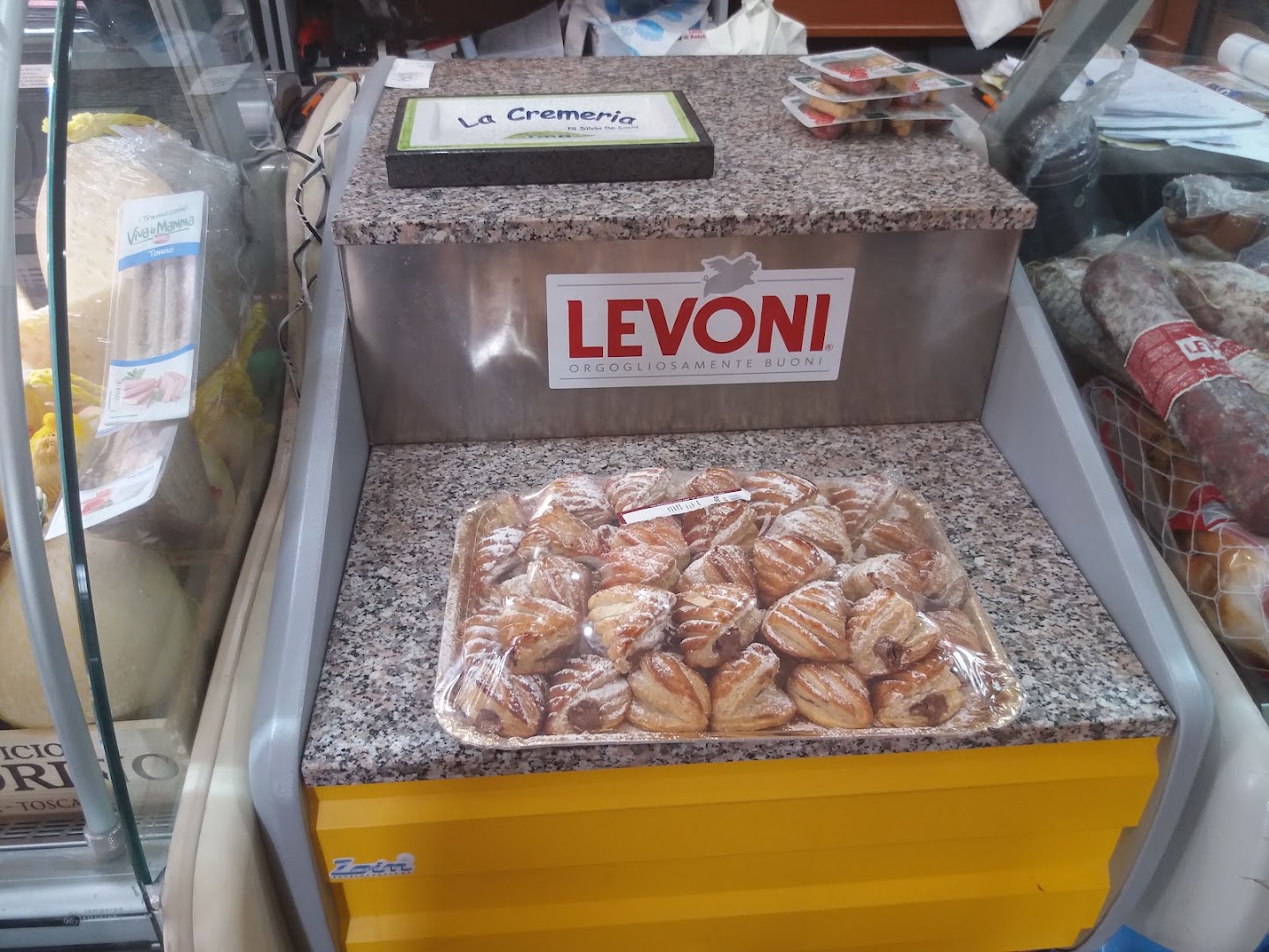 La CREMERIA DI SILVIA DE LUCIA. (a Cancelles)