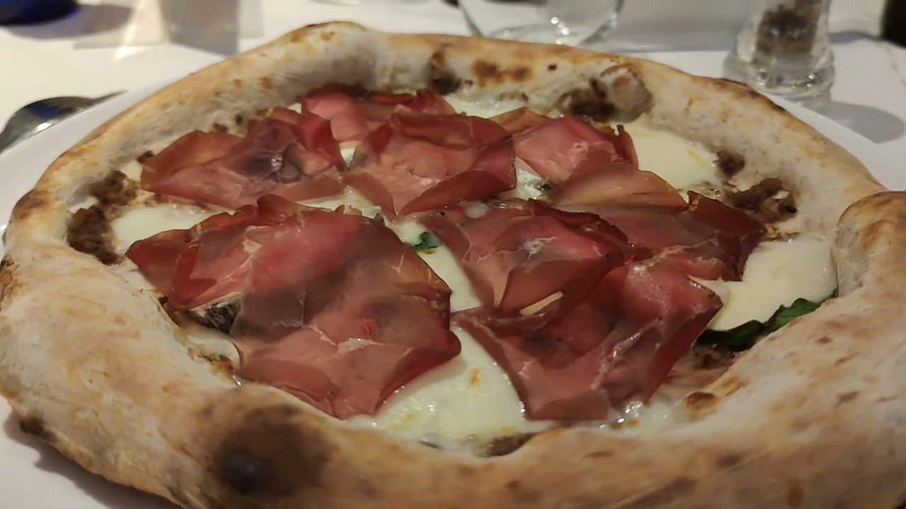 La Divina Pizzeria Gourmet