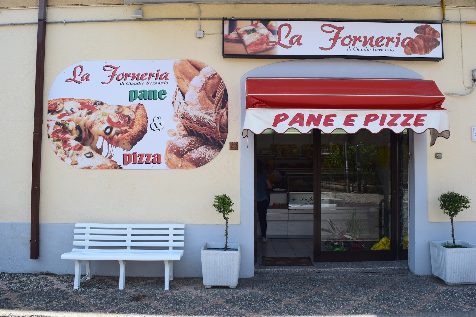 LA FORNERIA Pane & Pizza a taglio e d'asporto Cornetteria Biscottificio