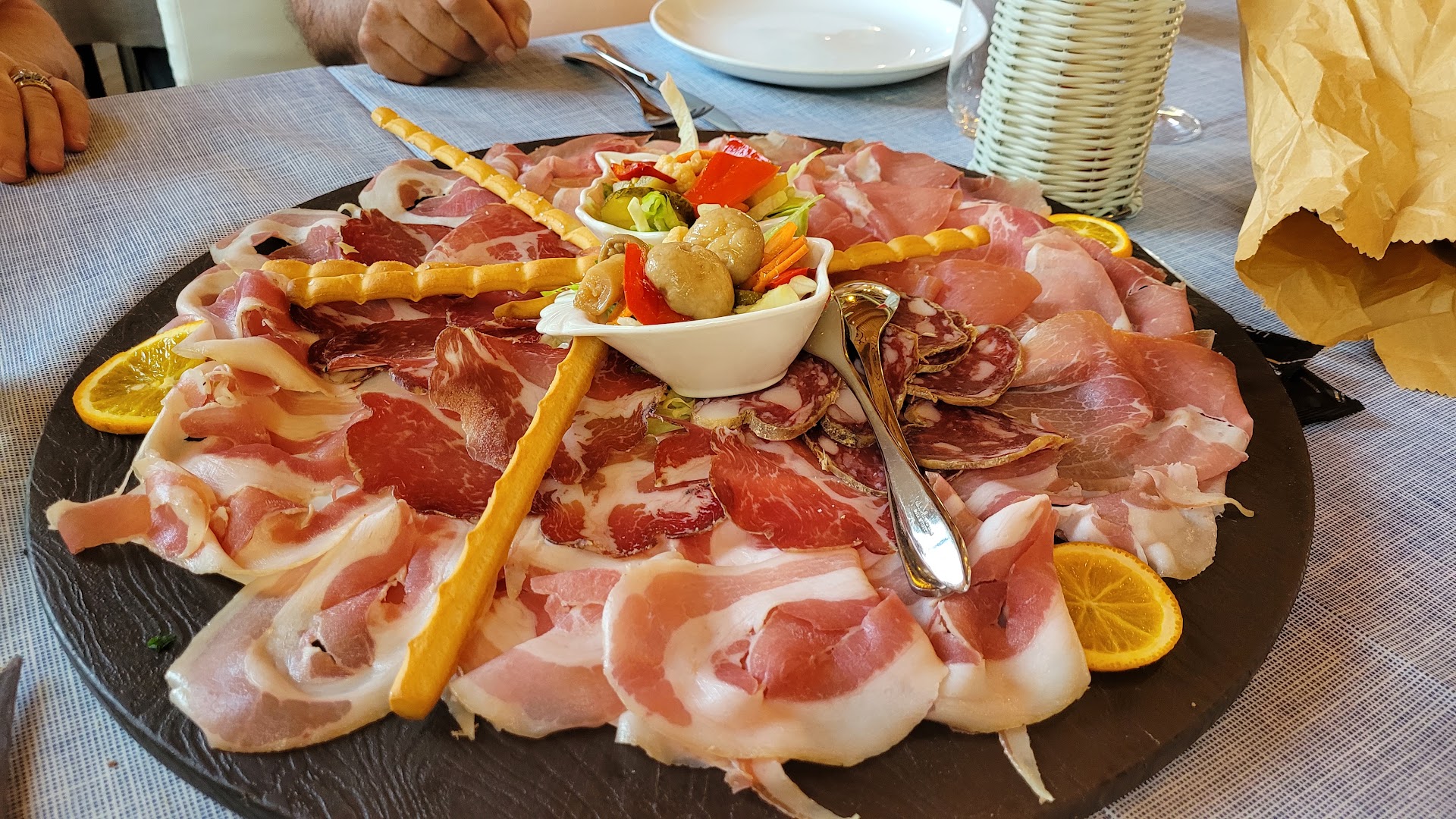 LA GRITTA - Ristorante Pizzeria Hotel Specialità di Pesce e Carne
