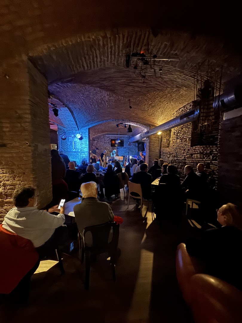 La Grotta di Dante Brasseria Drink & Bar