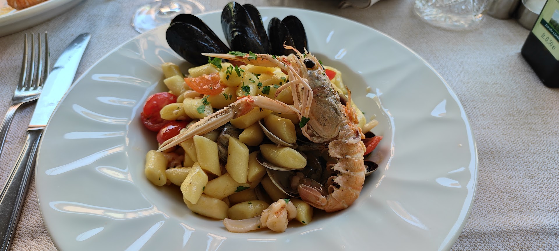 La Lanterna. Albergo. Ristorante Specialità Pesce. Pizzeria