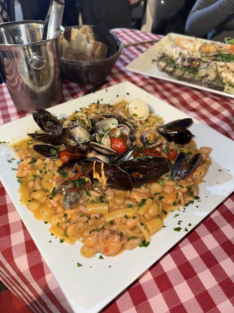 La Lazzara Trattoria e Pizzeria