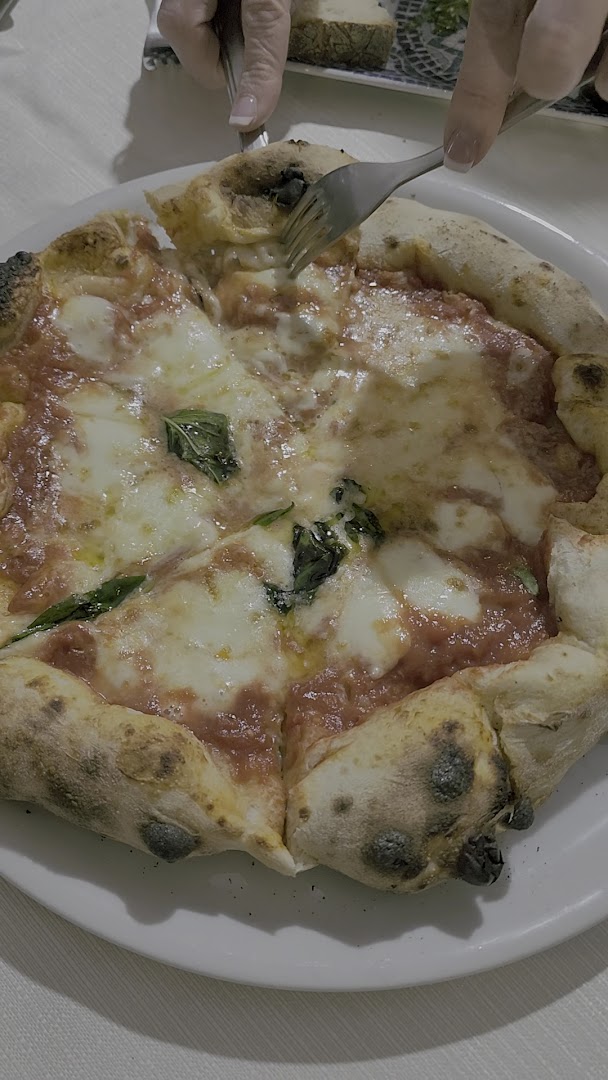 La Lazzara Trattoria e Pizzeria