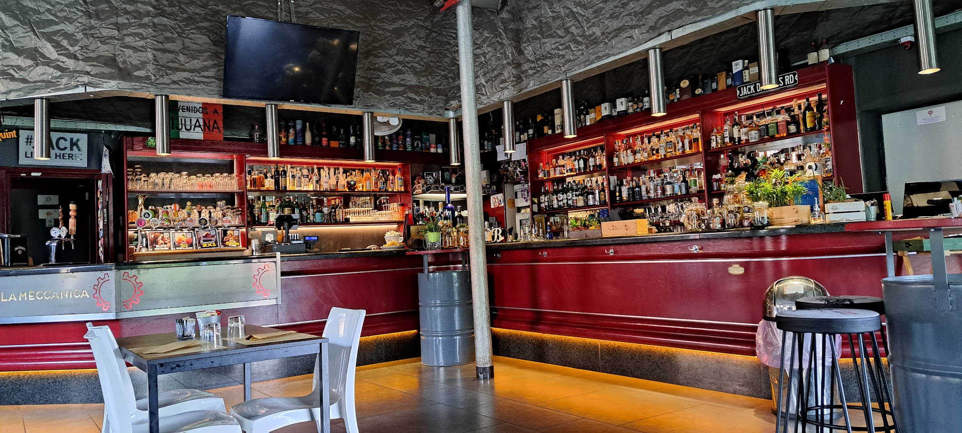 La Meccanica - Ristorante, Hamburgeria, Cocktail Bar e Birre Artigianali