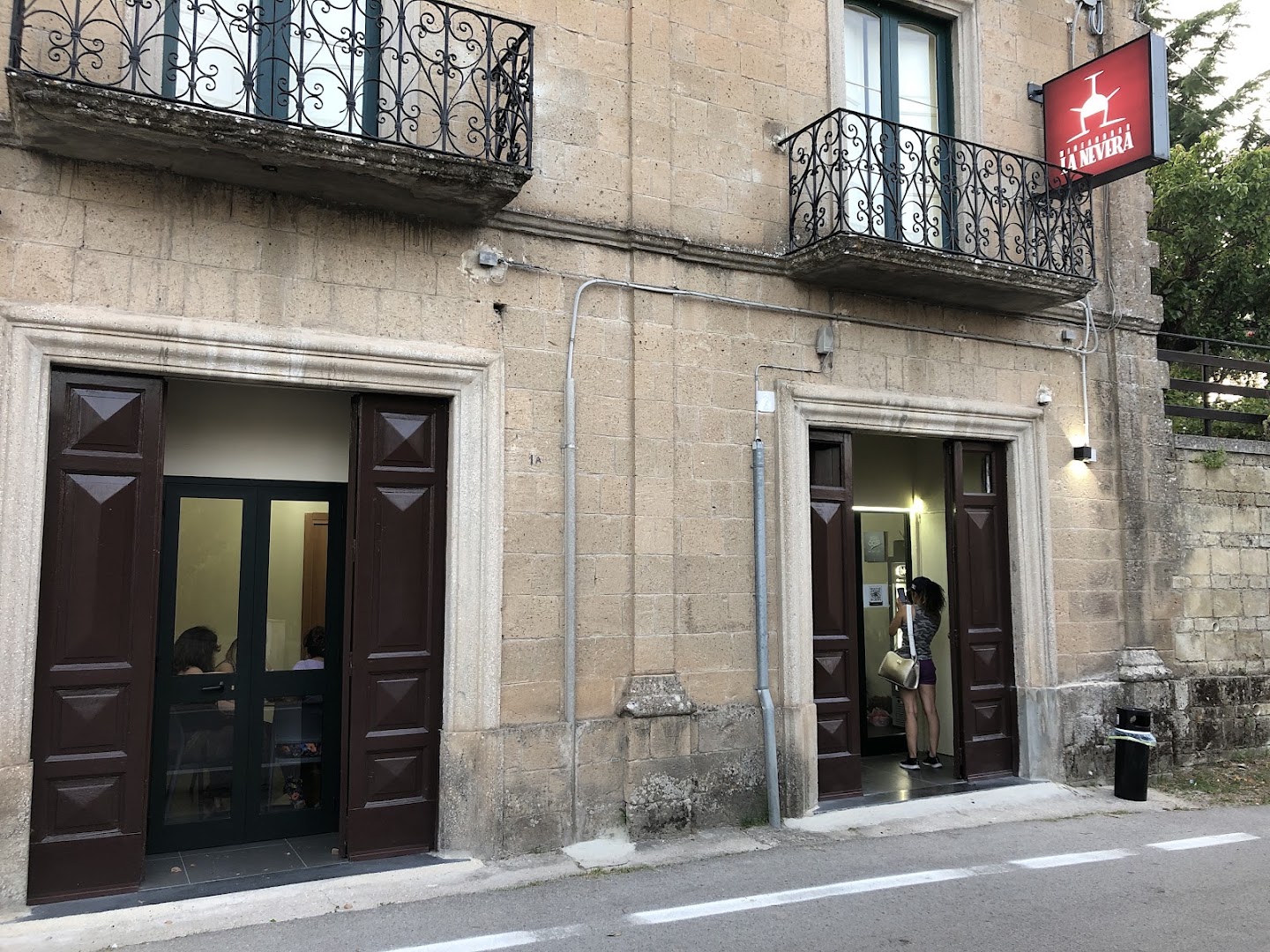 La Nevera Wine Bar